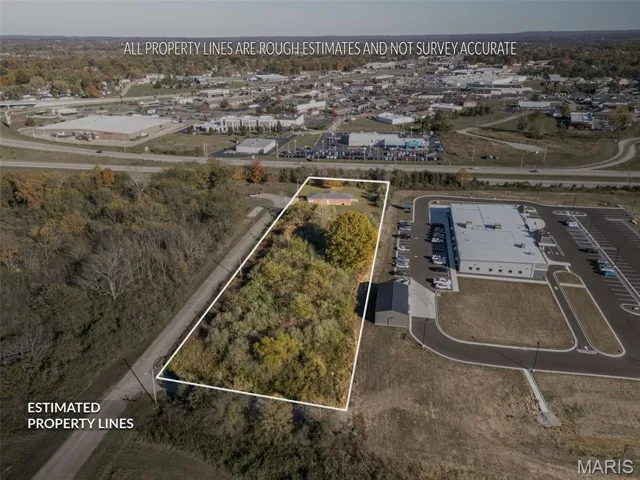 Aerial overview of property's location with property boundaries highlighted and a tree filled landscape