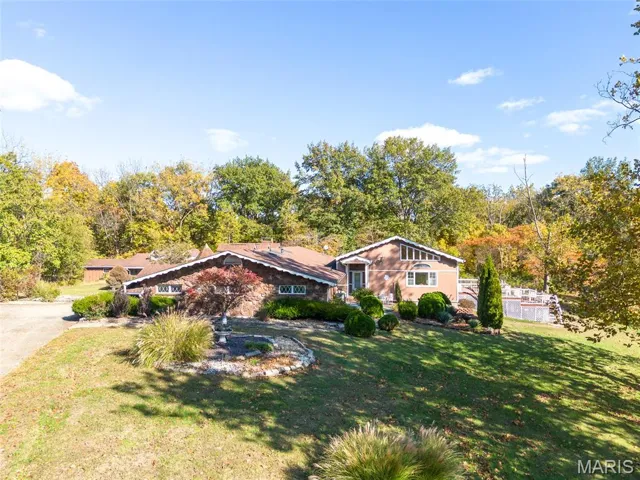 View of front of property featuring a front lawn