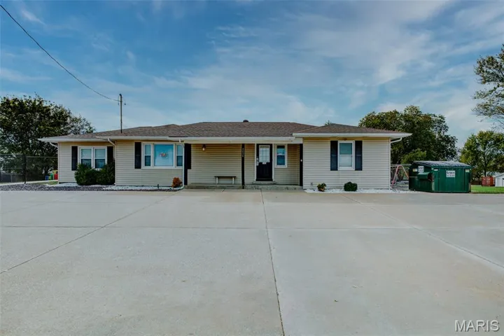 Ranch-style house with driveway