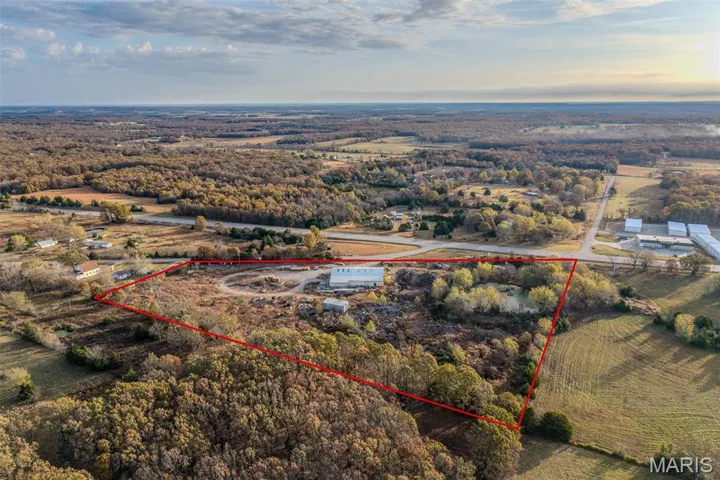 Aerial overview of property's location featuring property boundaries highlighted