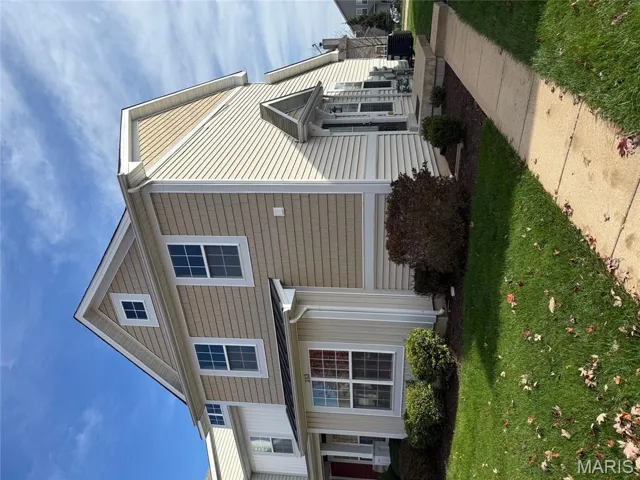 View of front of property featuring a front lawn