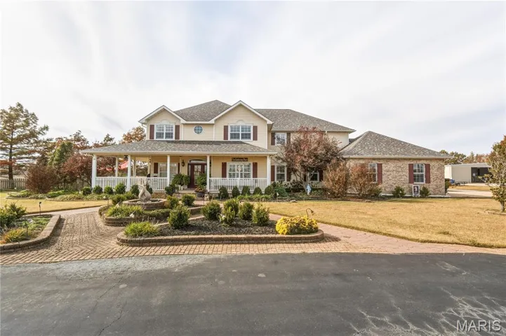 View of front of property featuring a porch, a shingled roof, and a front yard