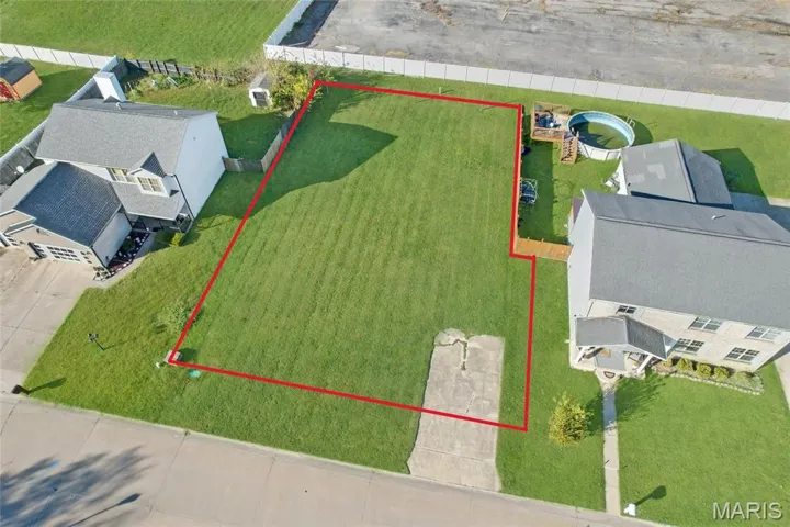 Aerial view of property and surrounding area with property boundaries highlighted