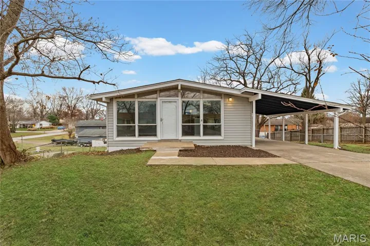Welcome 6 Mound Dr. This adorable mid-centyry modern ranch has been updated from to bottom and is ready for you to call it home!