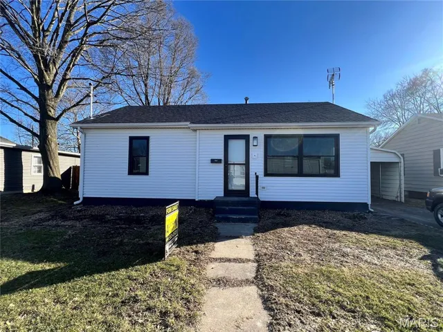 Updated Pictures. Fresh paint throughout and newly  manicured backyard