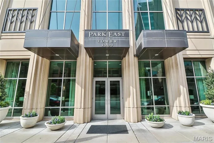 Welcome to the Park East Tower - 4909 Laclede Ave #1404