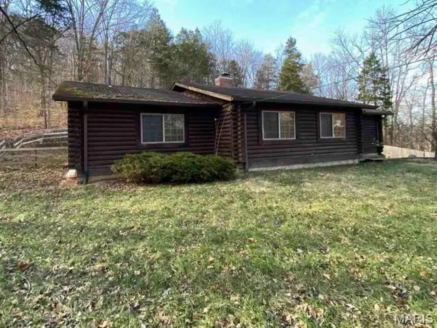 Log cabin with log exterior and a chimney