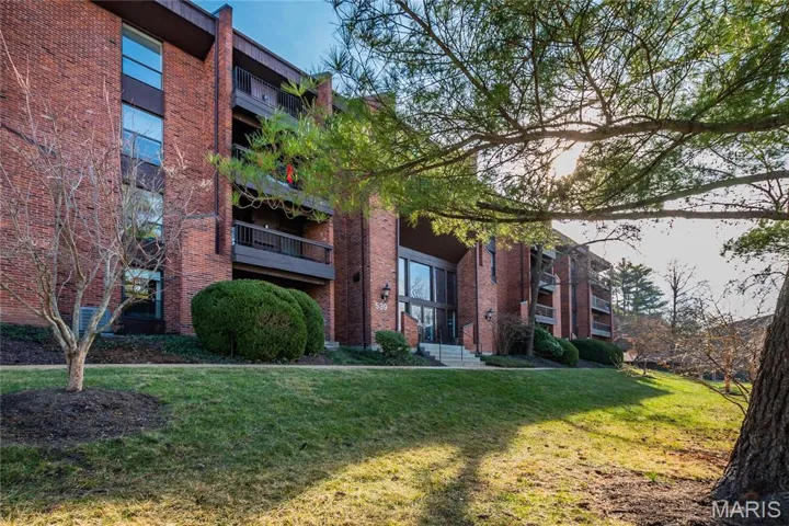 539 Coeur de Royale is located in a quiet and convenient area of Creve Coeur.