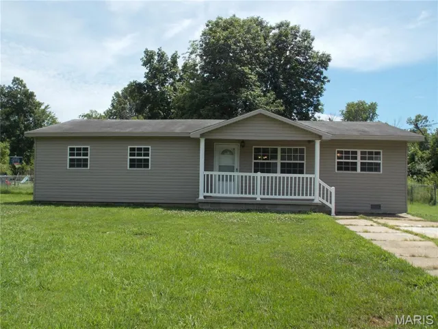 Ranch-style house with covered porch and crawl space