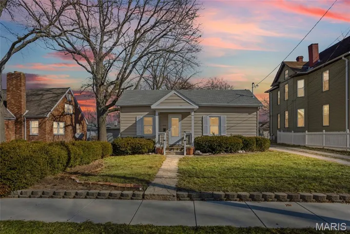 Welcome home to 208 S. Fillmore St. Edwardsville, IL