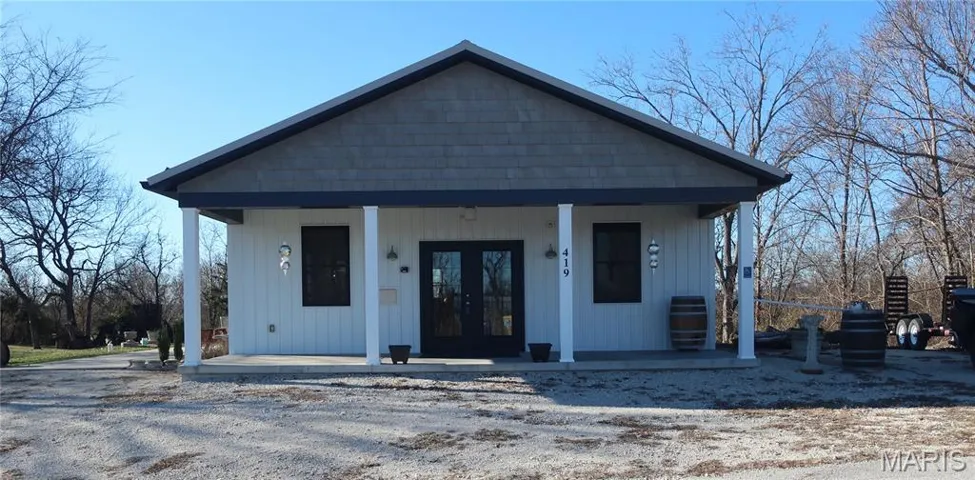 Welcome to 419 Olive Street - won't you come in for a look around?