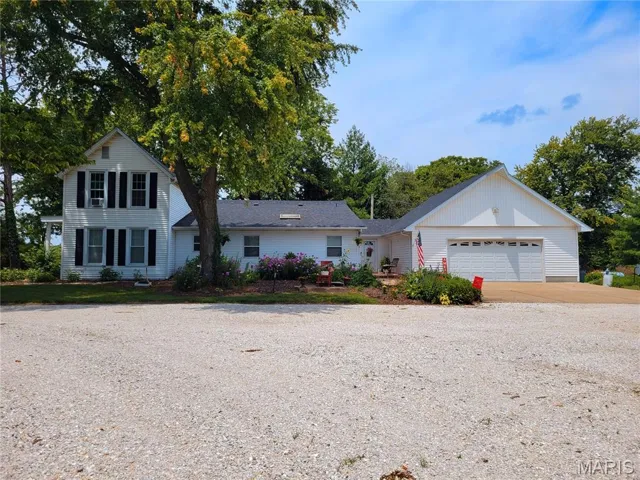 View of front of house with driveway and an attached garage