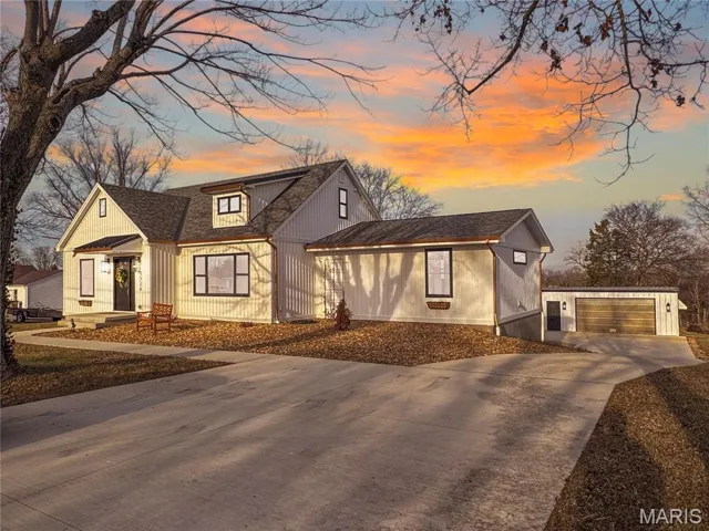 View of front of home with a detached 2-car and Tuck under garages. Nice yard.
