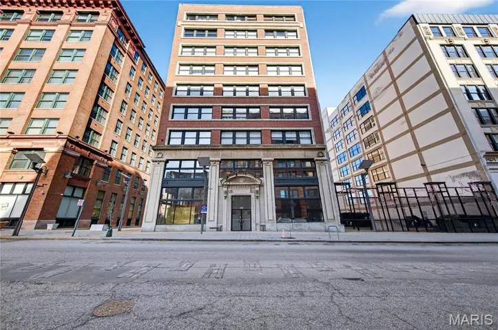 View of apartment building / complex