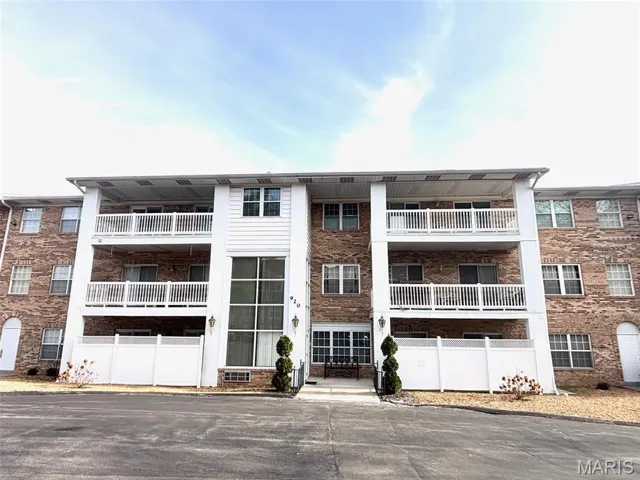 View of apartment building / complex