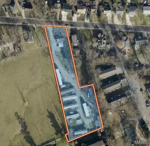Mobile home park with 10 lots, 5 mobile homes, and a residential home.
