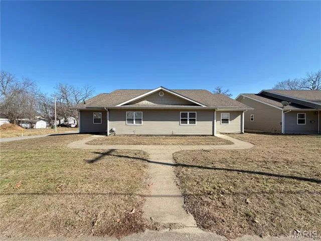 Duplex 400 A & B on S McArthur