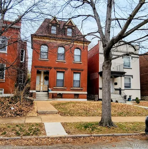2035 Allen Ave Unit #2, is the upstairs unit of this completely rehabbed duplex