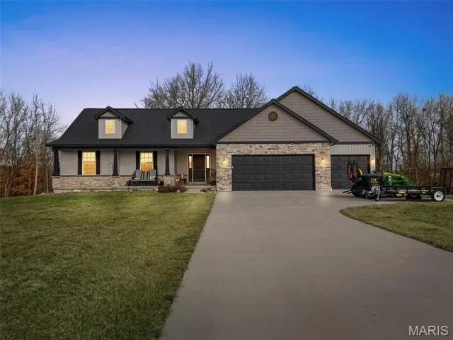Welcome Home to 70 Whiteside Estates Drive in Silex, MO!!