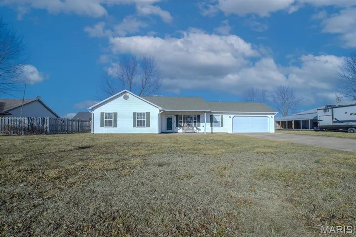 Ranch-style house featuring driveway and an attached garage