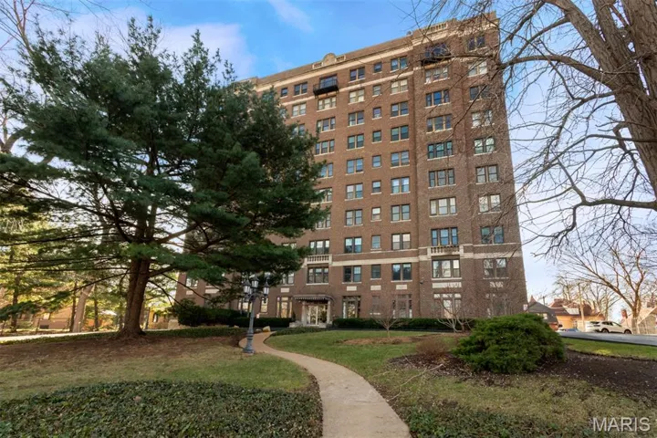Welcome to the Adlon Condominiums!