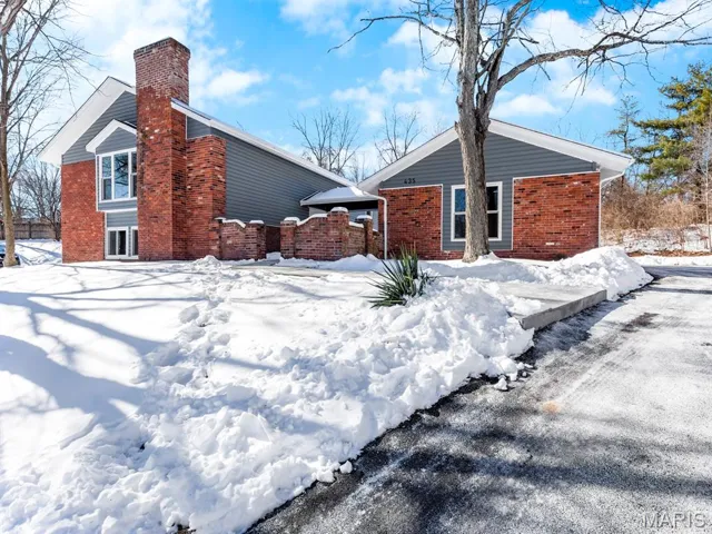 Welcome Home to 435 Holly Terrace Court, Ballwin Missouri!