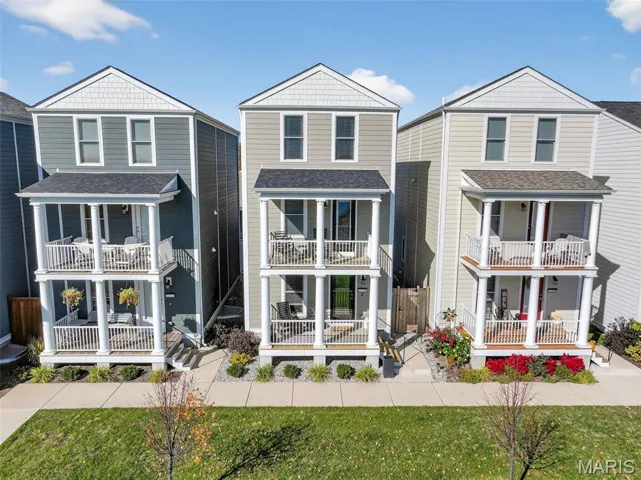 View of front of property facing common green space and lake!