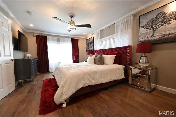 Bedroom with crown molding, dark wood-style floors, ceiling fan, and recessed lighting