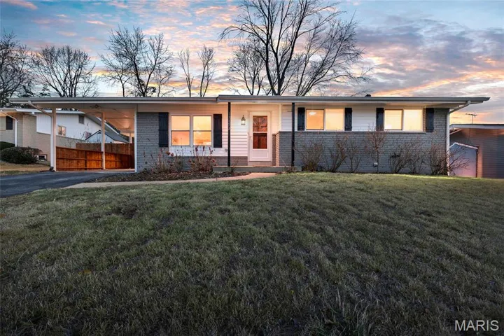 Welcome home to 11152 Port Royal Dr.!