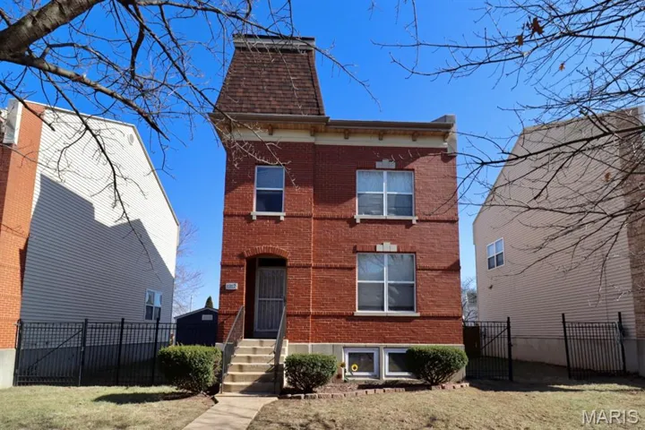 Built in 2006, welcome to modern living in the heart of historic St. Louis
