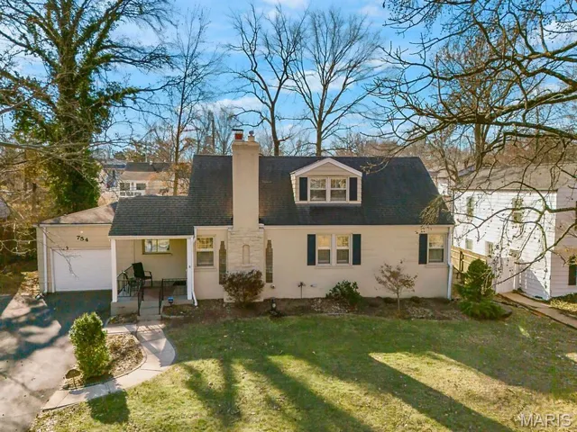 754 Brownell - don't miss this one!