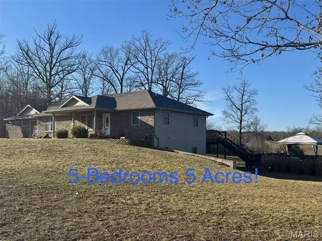 Beautiful 5 bedroom home with a walkout basement on 5 acres & pool