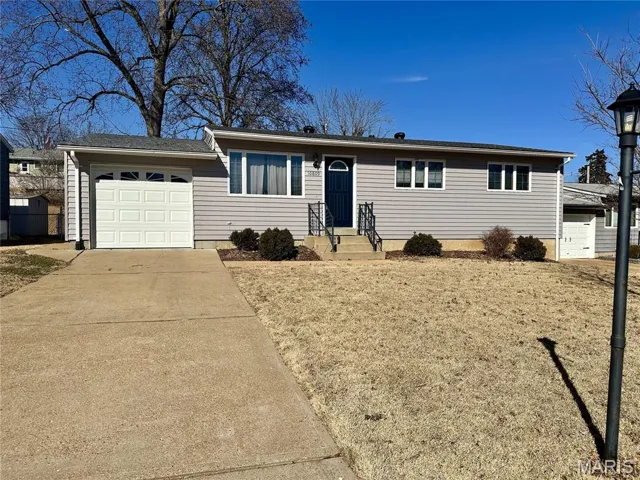 Professional photos, room dimensions and floor plan avail sometime friday.