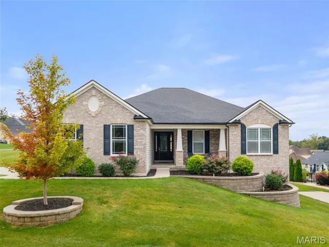 Welcome to timeless elegance and superior construction in this six-year-young Lombardo Home! Nestled on a corner lot in the highly sought after East Hampton Woods neighborhood.