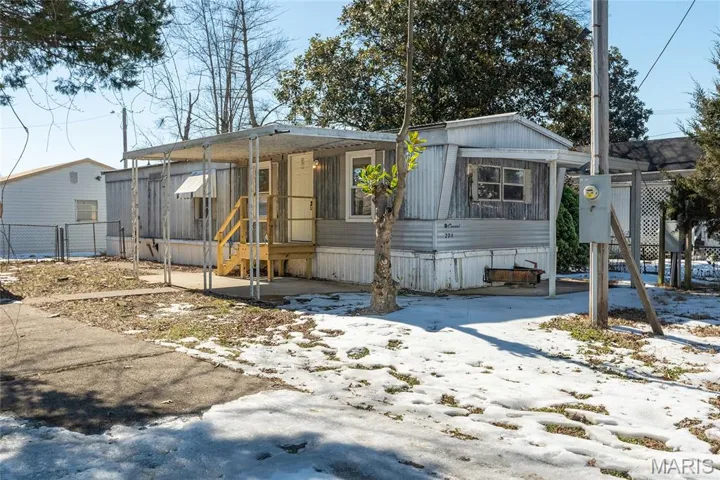 Manufactured / mobile home with a sunroom