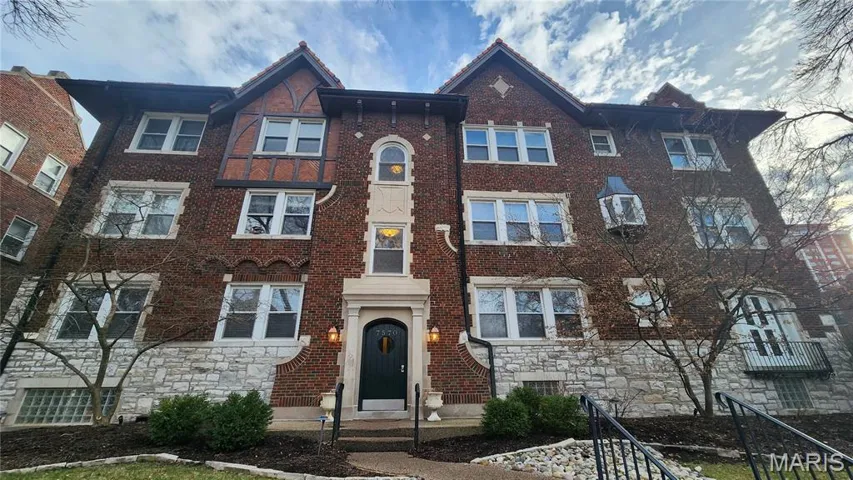 Welcome to 7570 Byron Place in Clayton, Missouri!