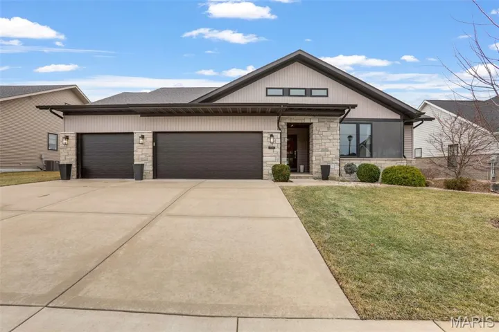 Located in desirable Hawthorne hills.