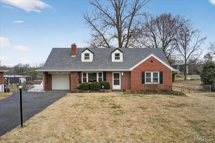 Welcome to 10040 Knollcrest located in St. Louis County