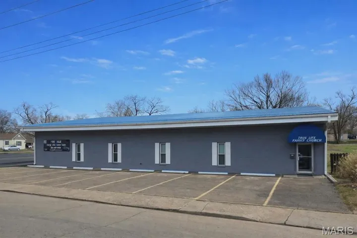 Approx 5,000 sq ft