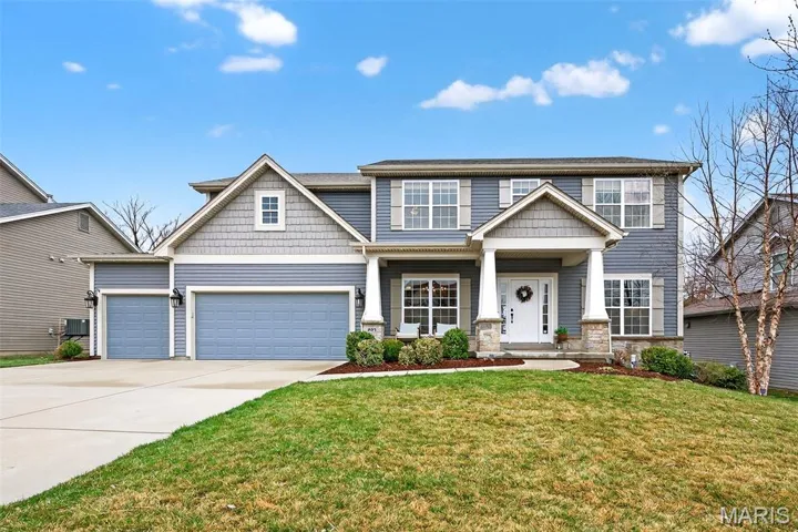 Gorgeous 5 bedroom in Lake St. Louis