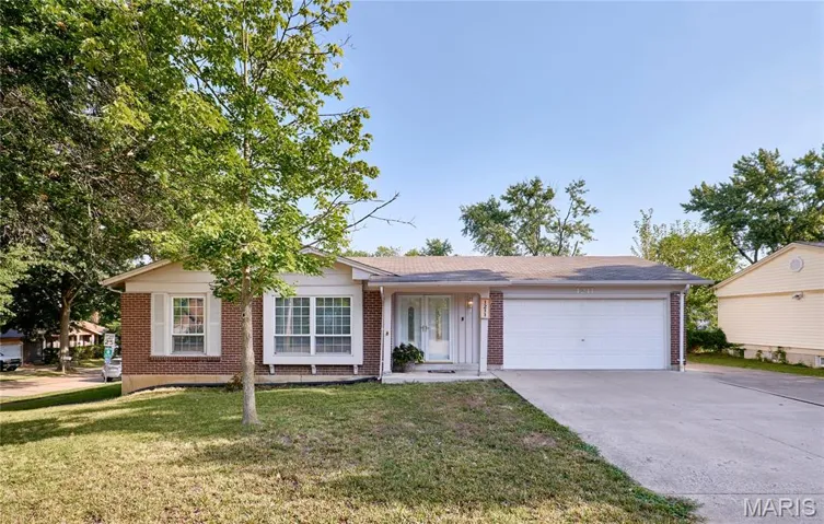 Welcome to 1211 Big Bend Road in Ballwin!