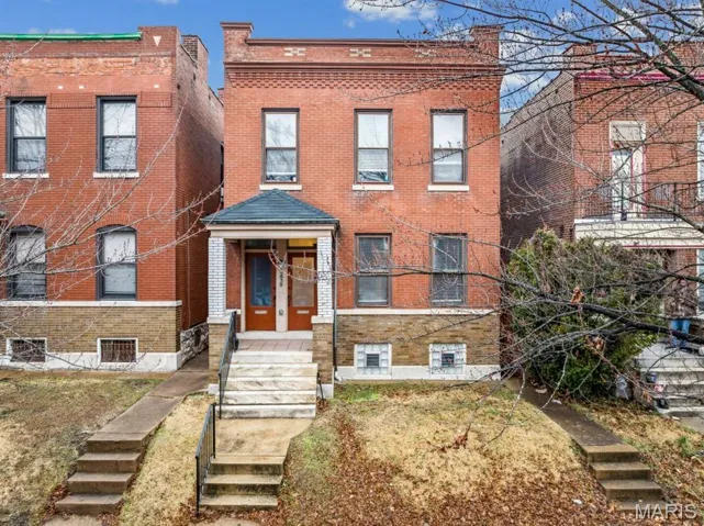 Welcome to this turnkey duplex in Tower Grove East.