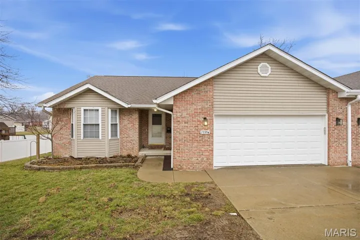 Welcome to 1335A Poplar Street! Condo with maintenance free living!