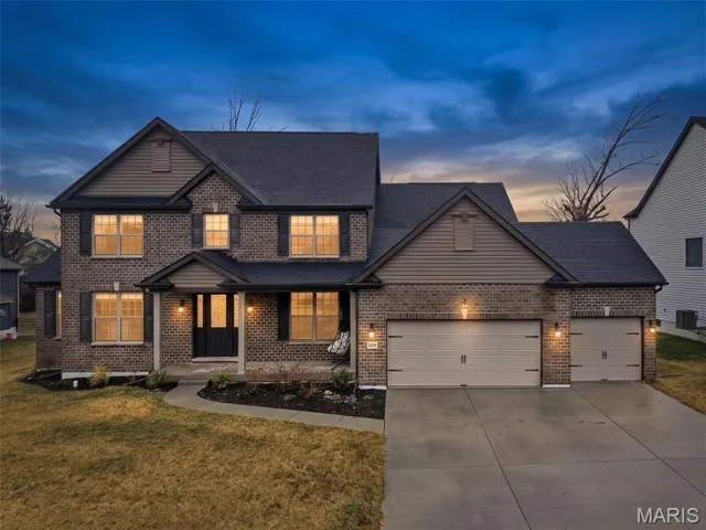 Gorgeous 4 bedroom 1.5 story in Shady Creek
