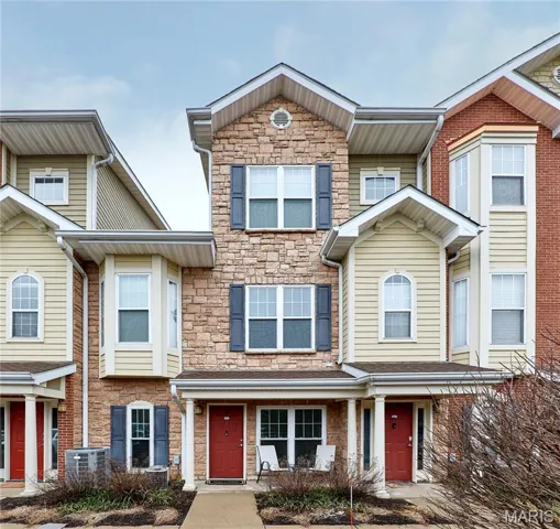 Welcome home to this beautiful, move-in ready condo in the desirable McKnight Crossing neighborhood with so many great features and amenities!