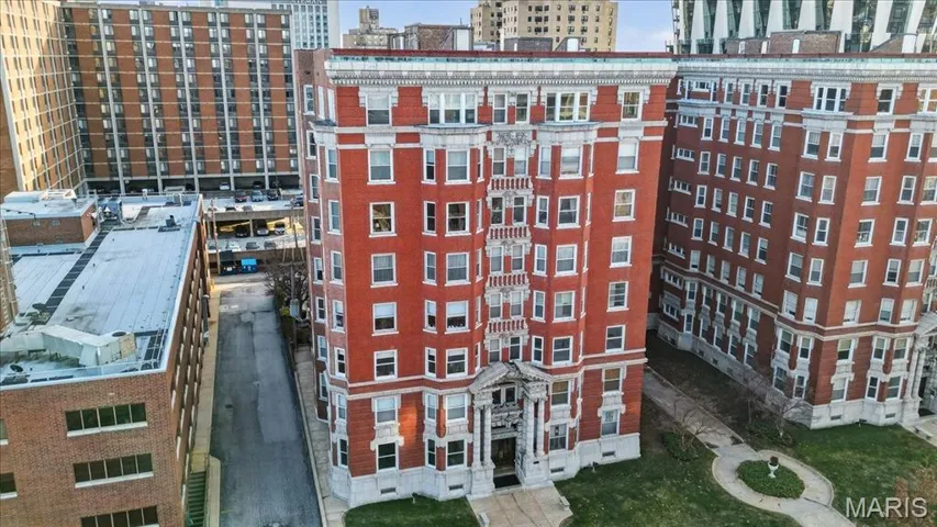 Welcome to the Historical St. Regis CO-OP built in 1908.