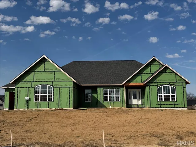 Sits beautifully on a 0.574 acre lot in the coveted Walnut Ridge subdivision located on the north end of Columbia offering quick access to I-255