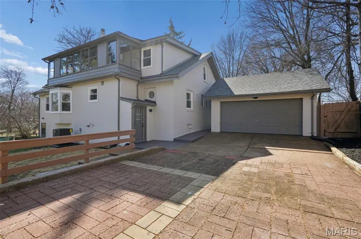 renivated spacious home on more than ,5acre lot