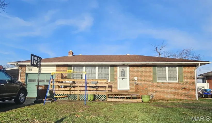 Welcome to 143 Reno Ave. Located in East Alton/Rosewood Heights Area.