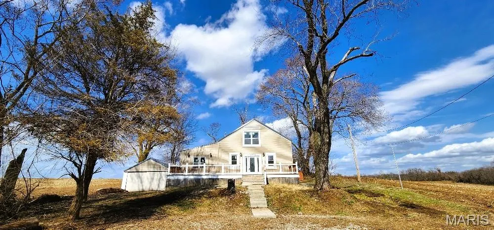 Private setting at the end of a meandering lane